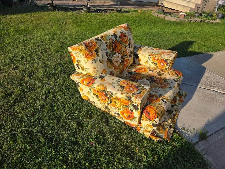 FREE Floral Armchair - photo 2