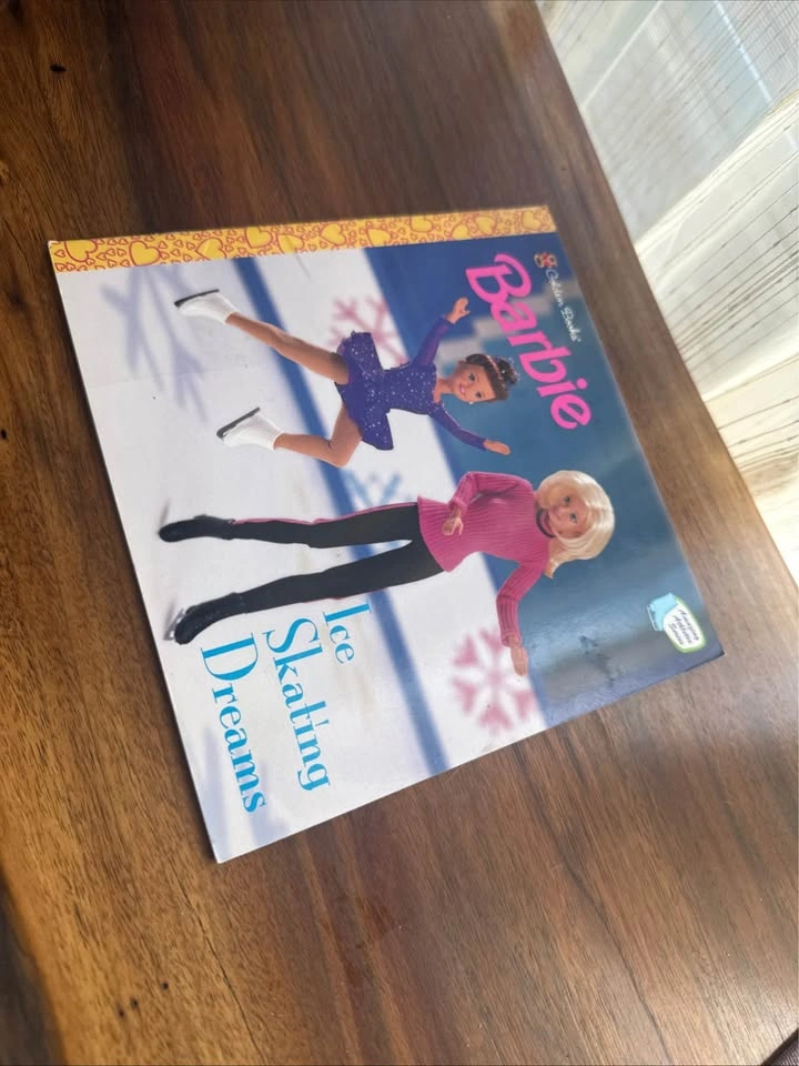 1999 Vintage Mattel Barbie – Ice Skating Dreams Golden Book - photo 2