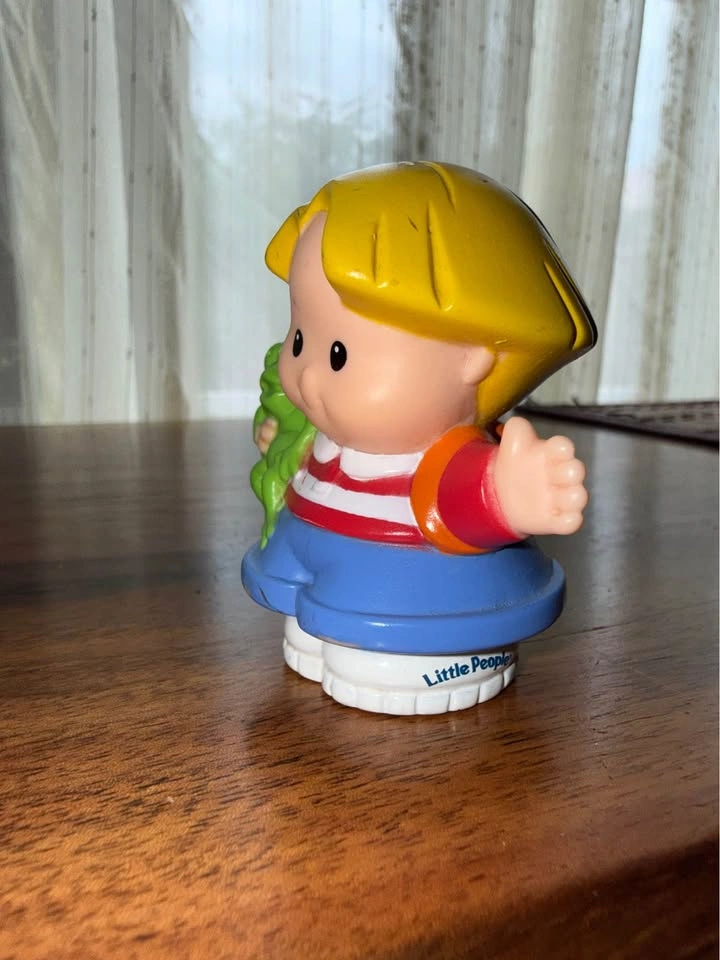 Fisher-Price Little People School Boy Eddie with Frog - photo 2