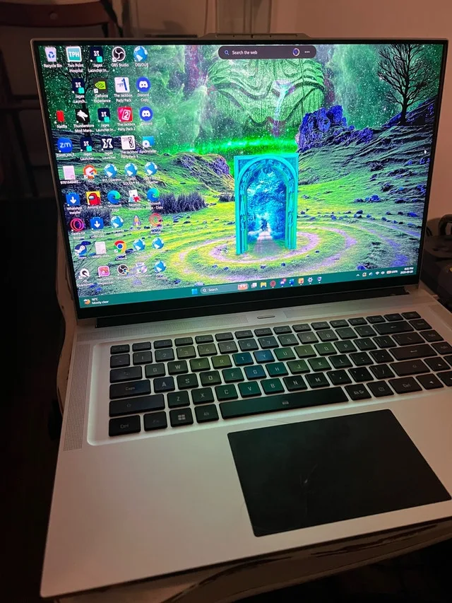 2023 Gigabyte AERO 16 (Intel 12th Gen) XE4 2TB SSD - photo 3