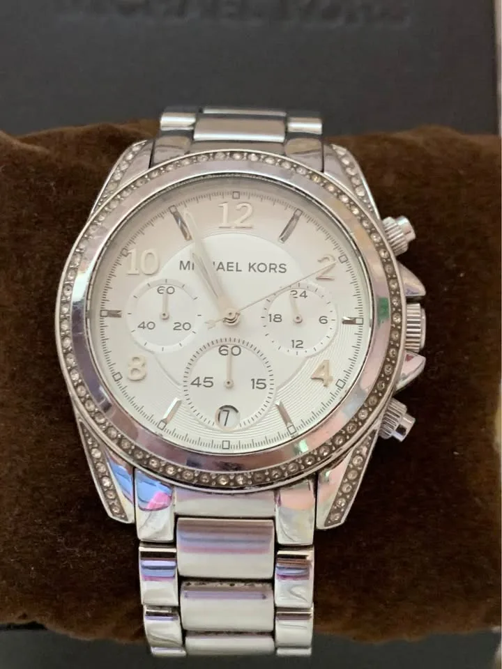 Michael Kors Women’s Watch image indicator(2)