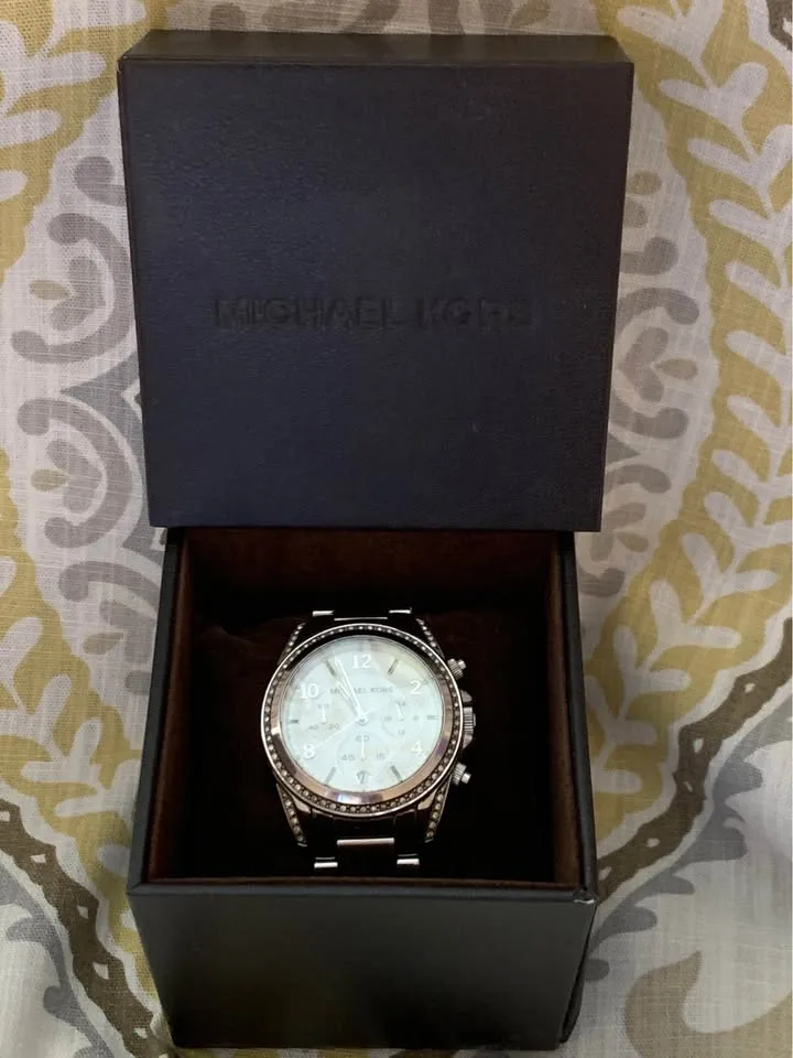 Michael Kors Women’s Watch image indicator(3)