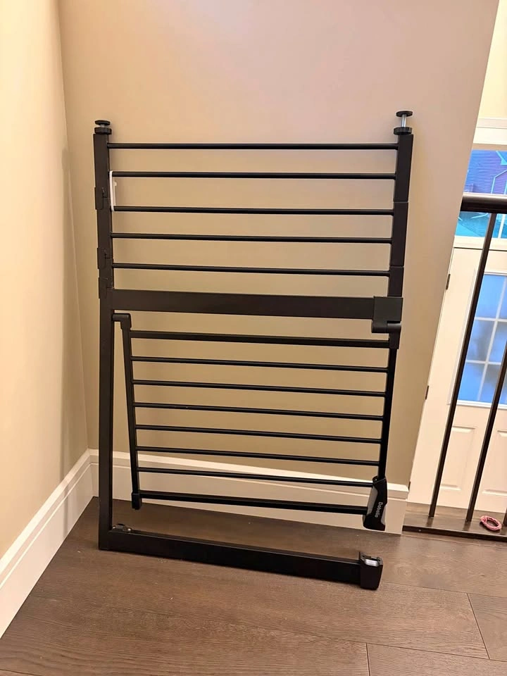 Pressure mounted baby gate - 29” to 42.75”