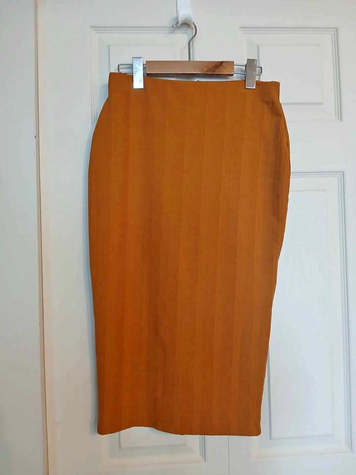 Zara burnt orange ribbed pencil skirt, size small (S)