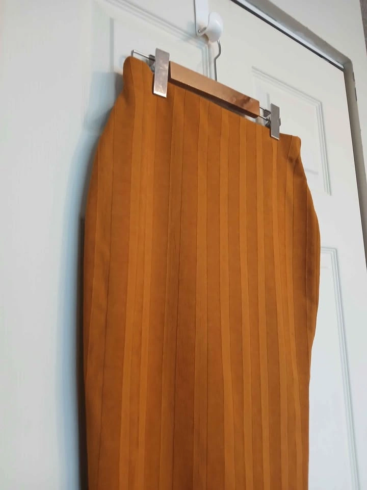 Zara burnt orange ribbed pencil skirt, size small (S) - photo 2