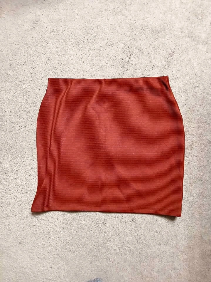 Atmosphere Burgundy Ribbed Pencil Skirt Size 6