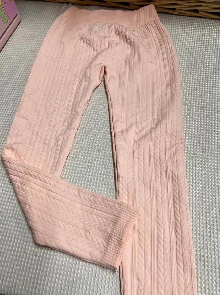 🏈 Textured pink leggings