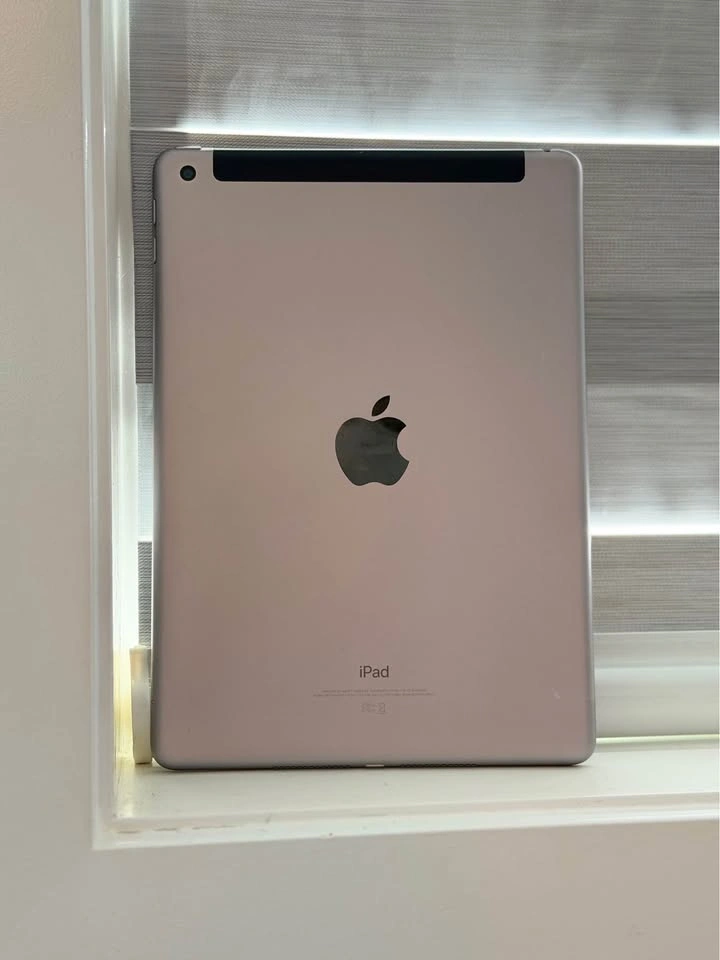 Apple iPad 5th Generation Wi‑Fi + Cellular - photo 2