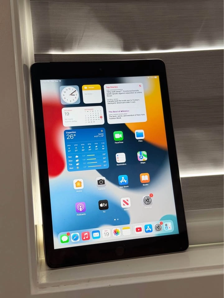 Apple iPad 5th Generation Wi‑Fi + Cellular - photo 3