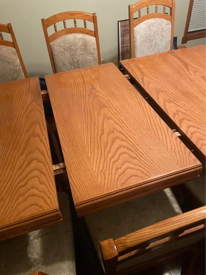 Solid Oak dining table and chairs - photo 2