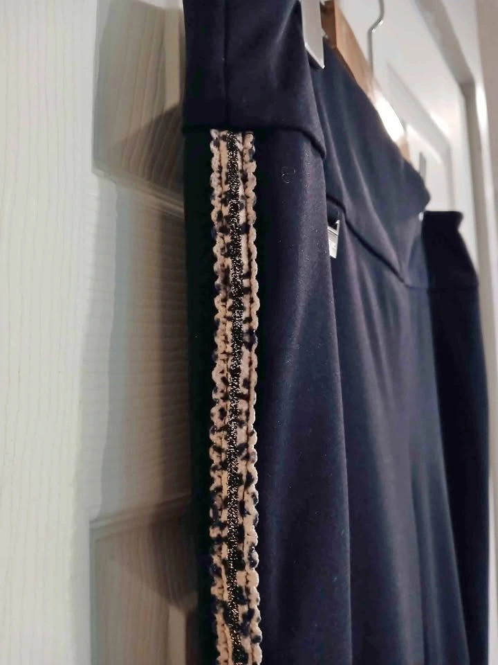 LISETTE MONTREAL black leggings with leopard print trim, size 8