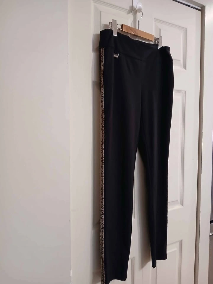 LISETTE MONTREAL black leggings with leopard print trim, size 8 - photo 3