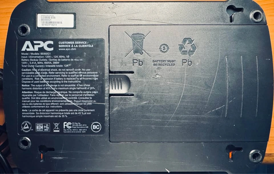APC 8-Outlet 650VA UPS Battery Backup BE650G1 (needs new battery - photo 2