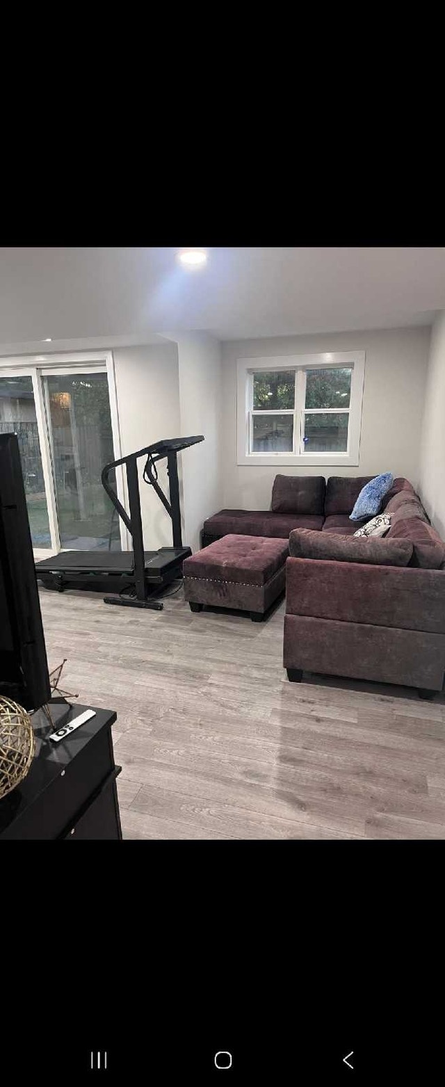 Walkout basement with separate entrance - photo 2