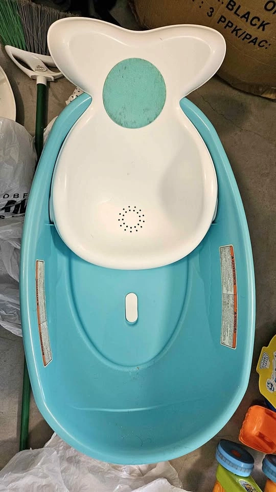 Fisher-Price Whale of a Tub