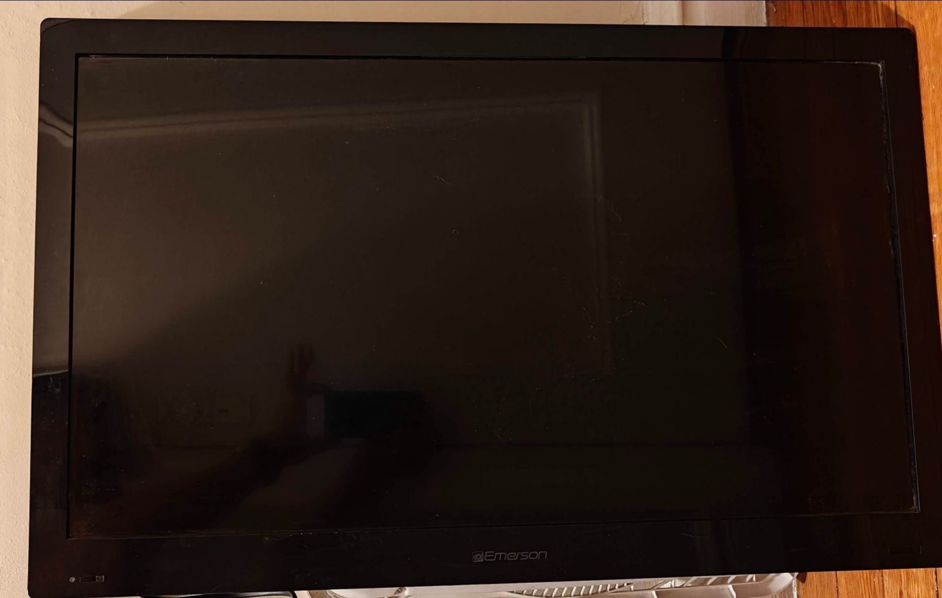 32" Emerson LED TV - photo 5