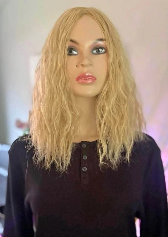 🏈 NEW Voluminous Blonde Wavy Synthetic Wig - photo 2