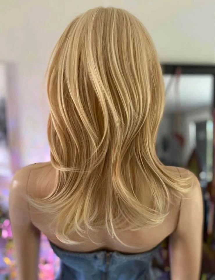 🏈 NWOT 20” Long Layered Blonde Side-Parted Synthetic Wig - photo 4