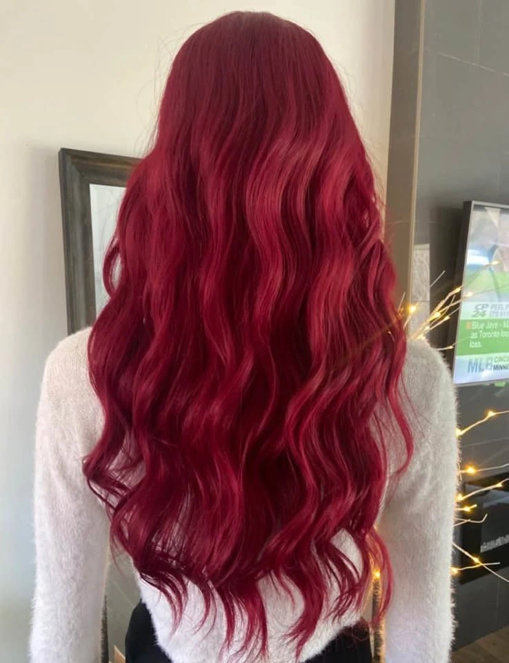 🏈 NWOT: 22” Wavy Dark Red Synthetic Cosplay Wig w/ Bangs - photo 3