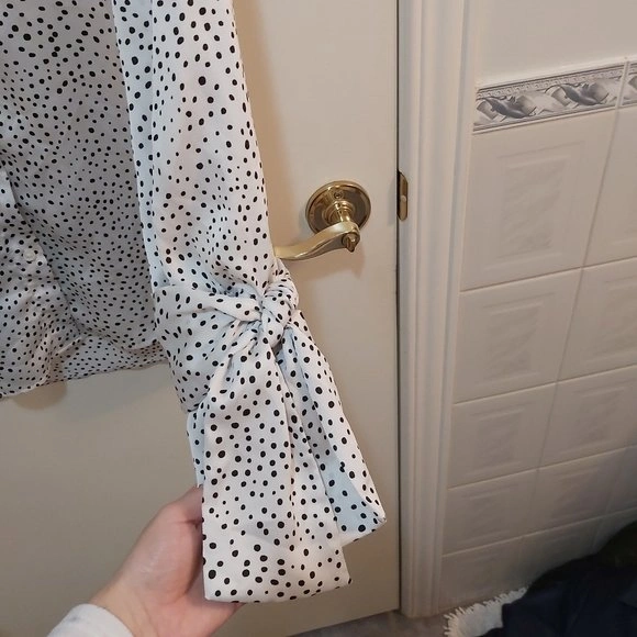 Banana Republic Button Down Longsleeve Blouse Size Small (S) - photo 3