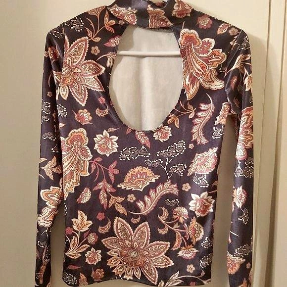 Soft Patterned Polyester Longsleeve Size Large (L)