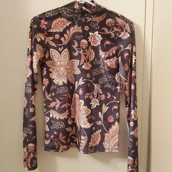 Soft Patterned Polyester Longsleeve Size Large (L) - photo 2