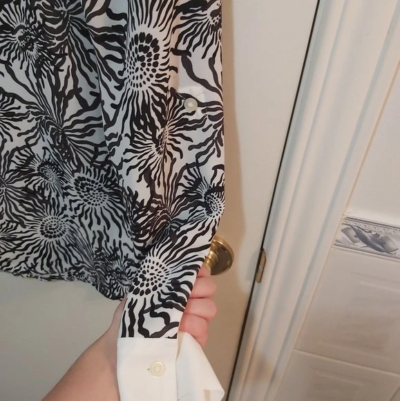 White with Black Floral Longsleeve Top Size Small (S) - photo 2