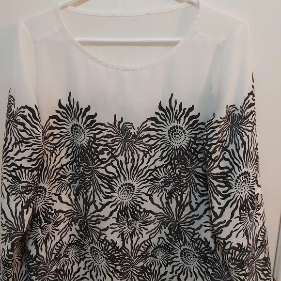 White with Black Floral Longsleeve Top Size Small (S) - photo 4
