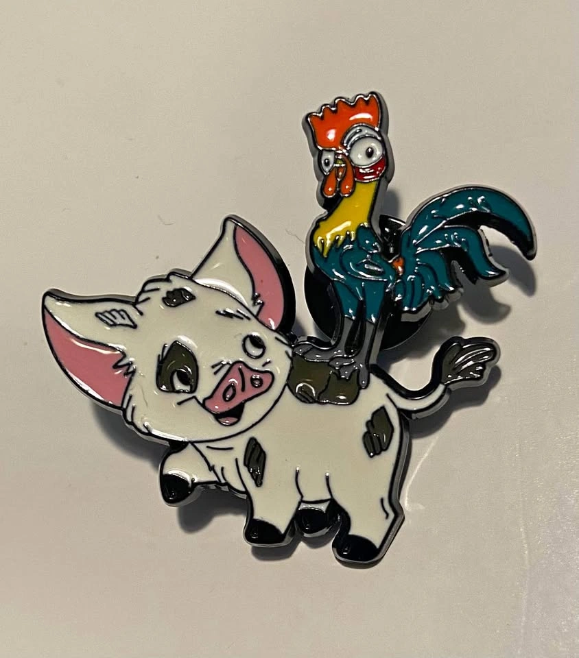 🏈 Disney Moana Pua and Hei Hei Enamel Pin