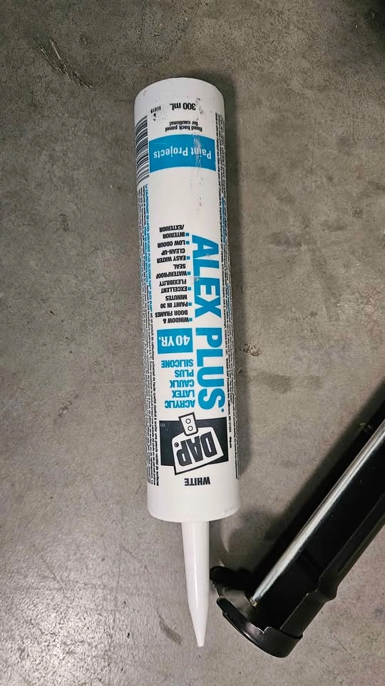 DAP Alex Plus Caulk with 9-inch Caulk Gun - photo 2