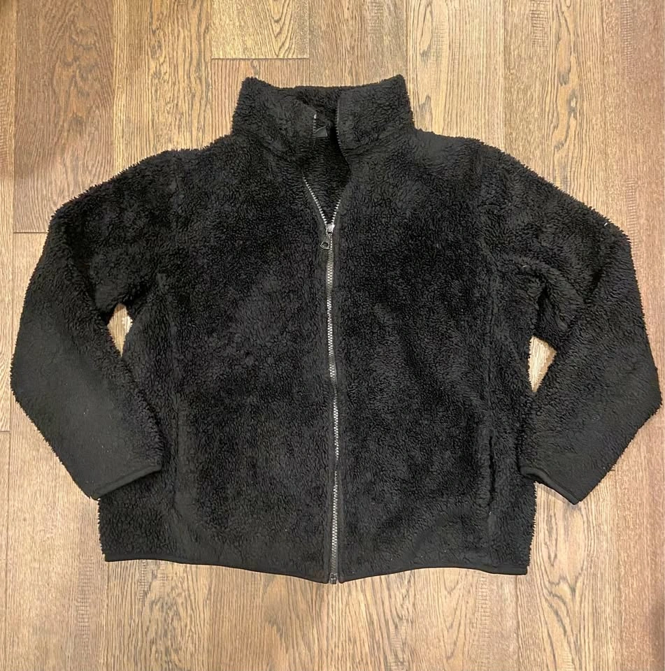 🏈 Kids Black Sherpa Sweater Size XL