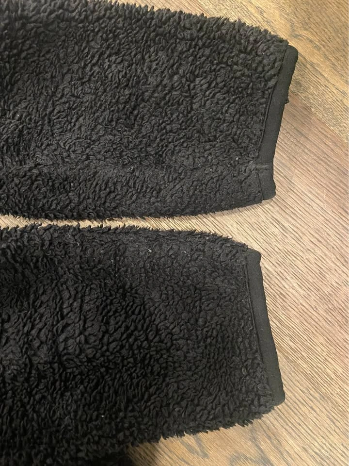 🏈 Kids Black Sherpa Sweater Size XL - photo 3