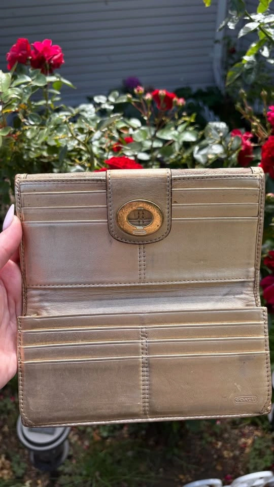 Vintage Coach Turnlock Wallet - photo 2