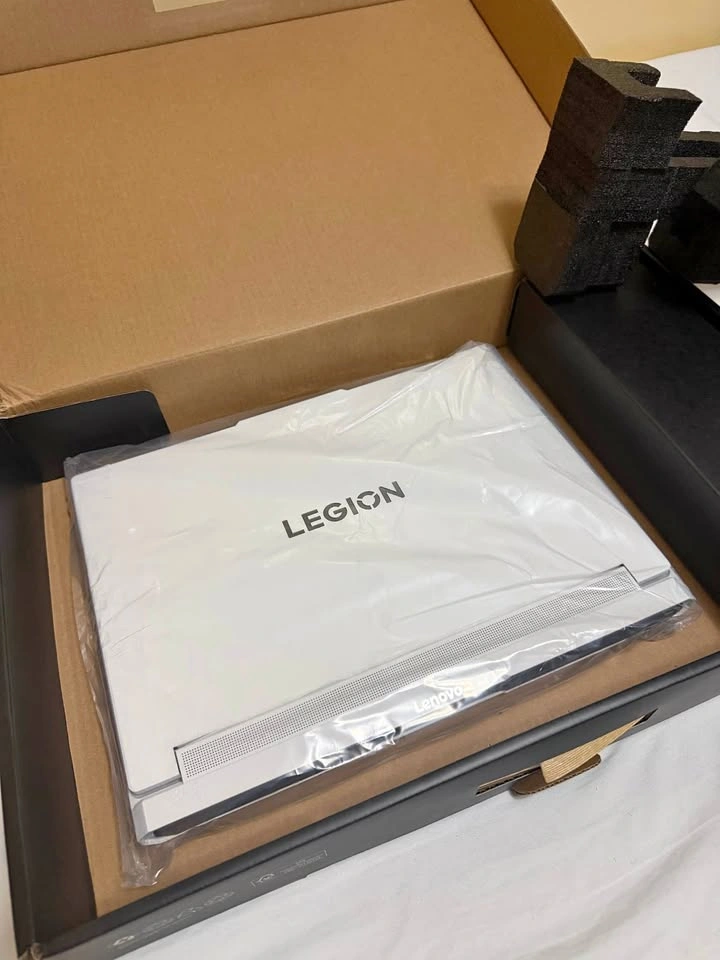 Legion Pro 7i Gen 10 Intel (16") with RTX™ 5080 2TB SSD