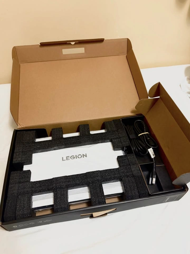 Legion Pro 7i Gen 10 Intel (16") with RTX™ 5080 2TB SSD - photo 2