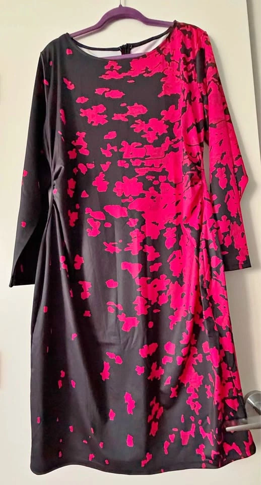 Black and Red Abstract Print Long Sleeve Ruched Dress