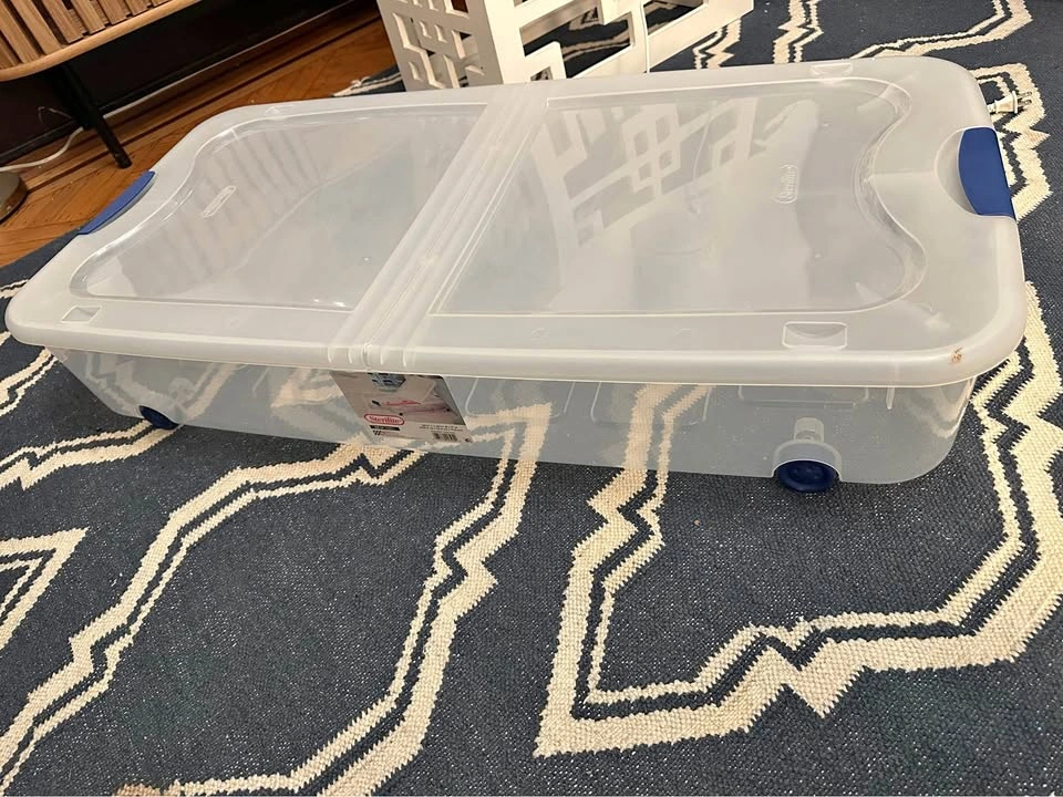 Sterilite Underbed Storage Box with Wheels. 1 Wheel Detached.
