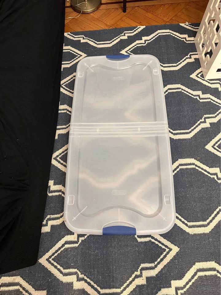 Sterilite Underbed Storage Box with Wheels. 1 Wheel Detached. - photo 4