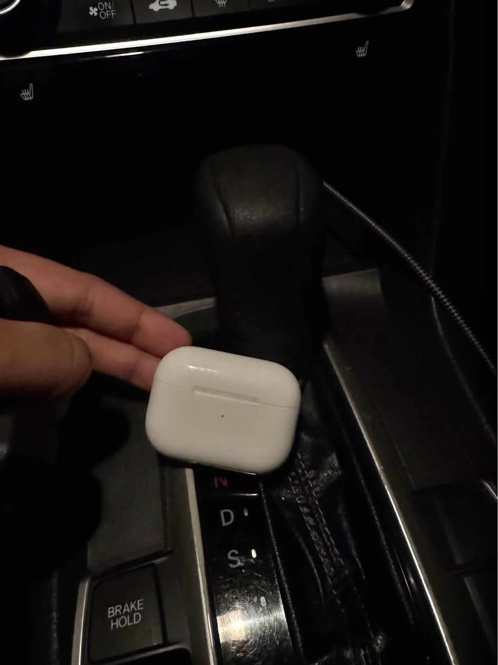 Apple AirPods Pro 2 (Lightning) Case with UAG Cover