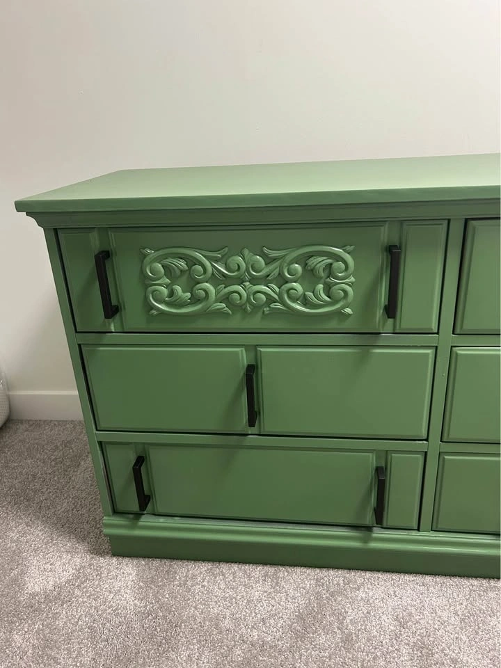 🌿 Sage Statement Piece: Solid Wood Restful Green Dresser - photo 4