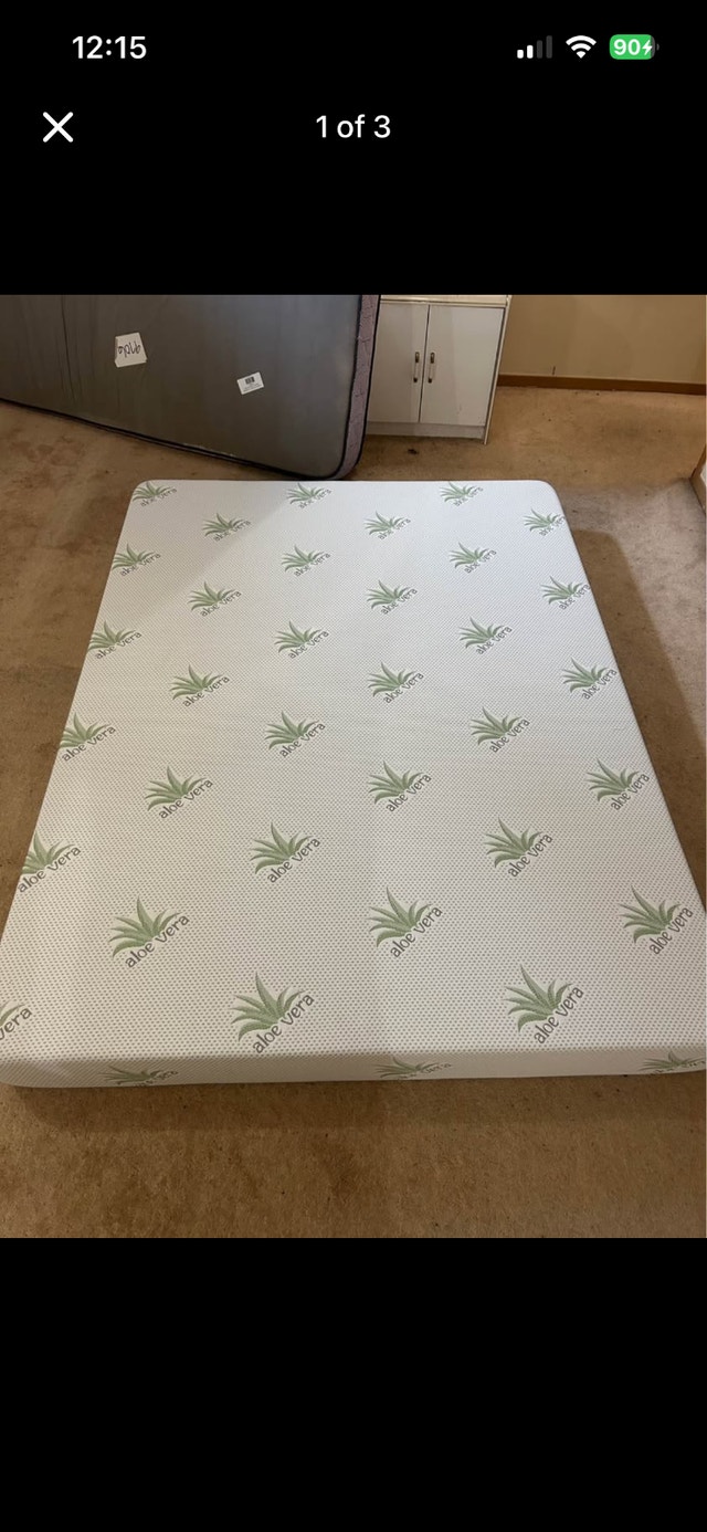 Queen Size Mattress Medium Firm 7" (Like New) - photo 3