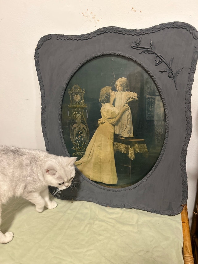 Vintage Oval Framed photos - photo 2