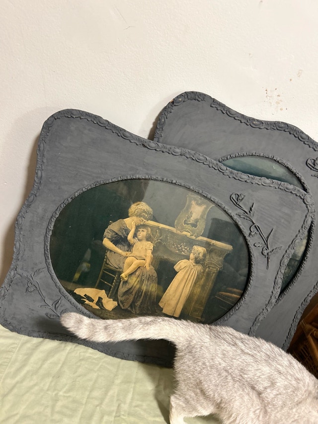 Vintage Oval Framed photos - photo 5