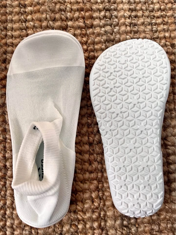 Women’s Water Shoes. Fits 6.5 - 8