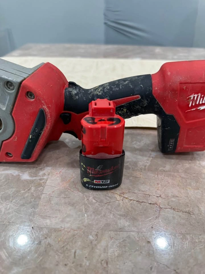 Milwaukee M12 Cordless Brushless Pipe Cutter Shear - photo 3