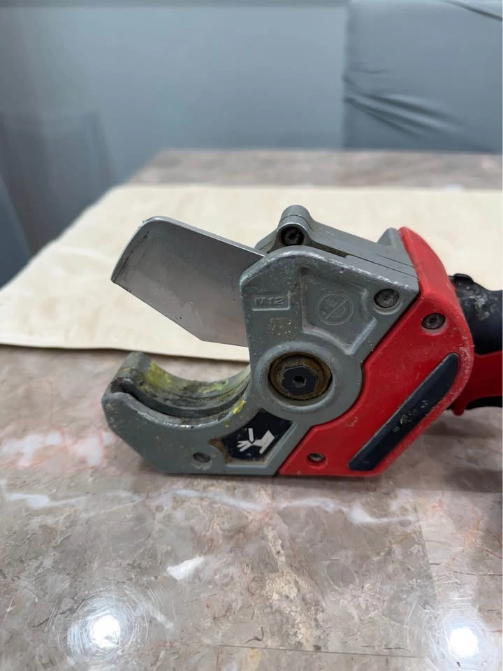 Milwaukee M12 Cordless Brushless Pipe Cutter Shear - photo 4
