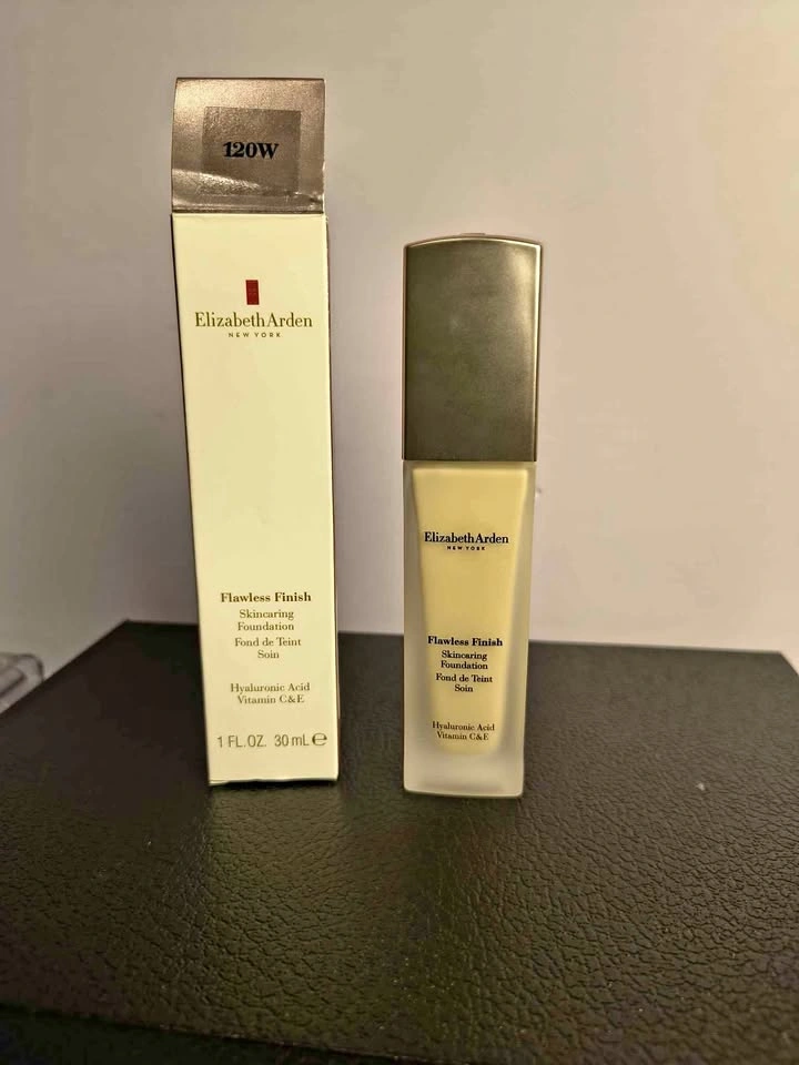 Elizabeth Arden Flawless Finish Liquid Foundation 120W