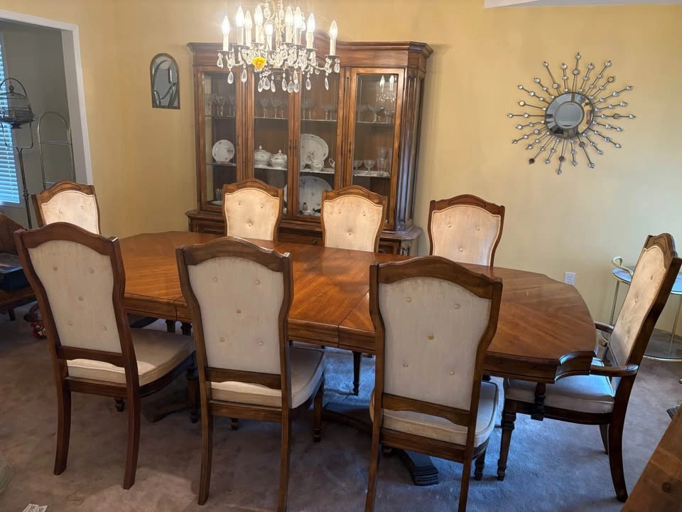 Canadian-Made Dining Table + 8 Upholstered Chairs - photo 3