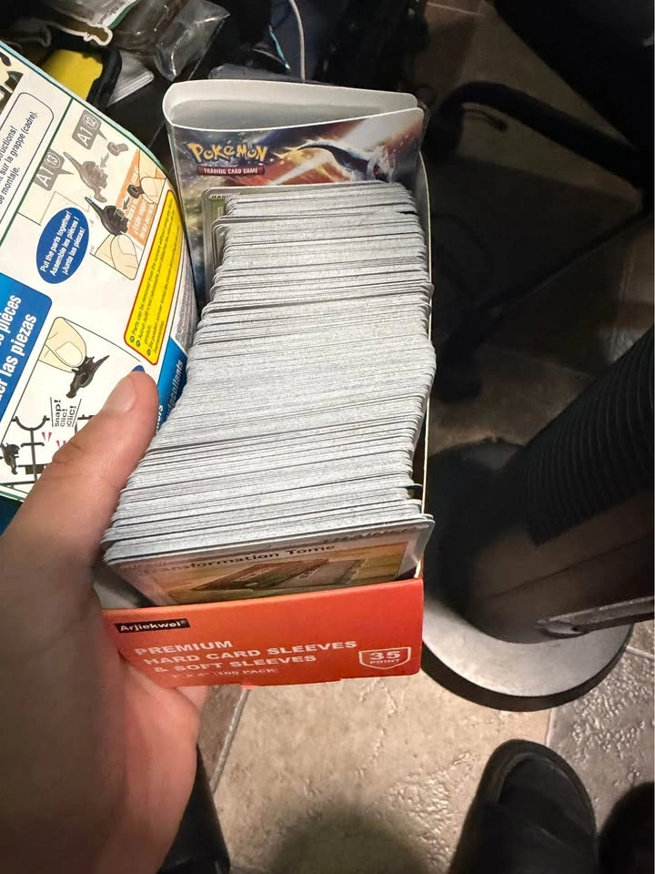 Random assortment of pokemon cards - photo 4
