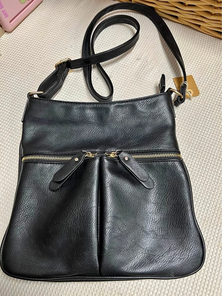 🏈 Black Faux leather Body Bag